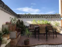 Qinde Inn Yixian Hongcun Sheying Family