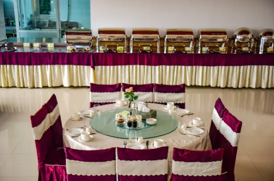 Yunti Hotel Makanan Photos