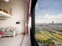 阿米果主题公寓(广州南站店) - 欧式豪华复式大床房