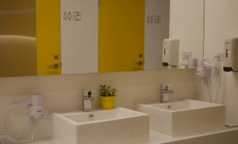 Bouti City Capsule Inn