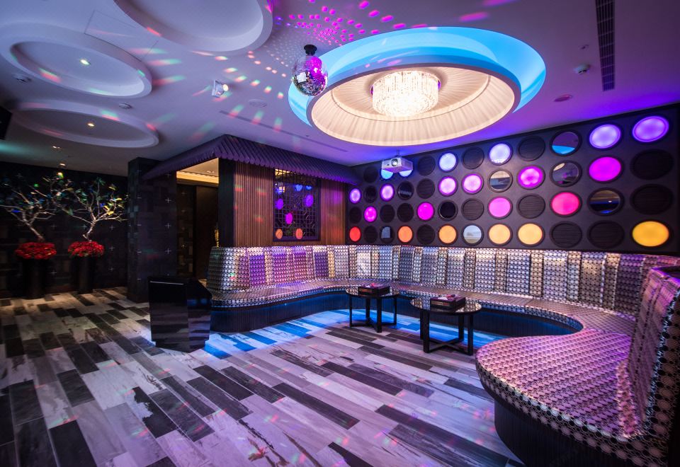 2. 포비든 시티 모..