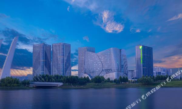 Holiday Inn Express Zheng Longzi Lake