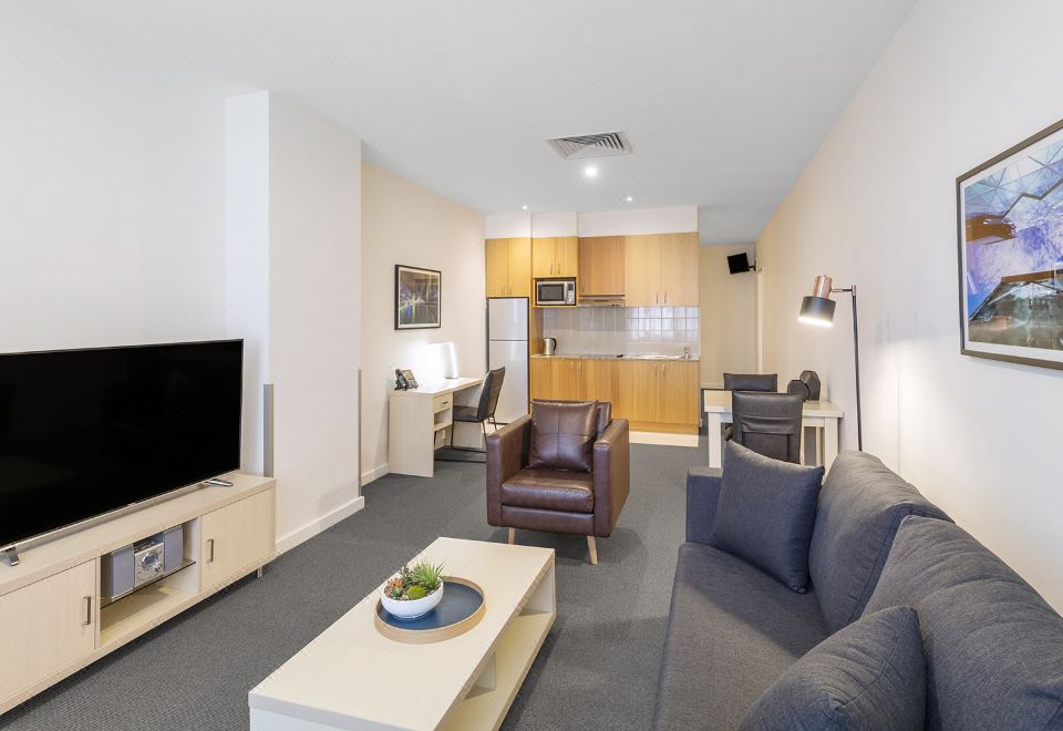 Oaks On Market Hotel Over view