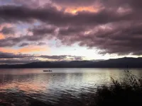 Fuxian Lake Yunshangxuan Lake View Hotel - Mountain view
