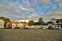 Old Street Moye Inn - parcheggio