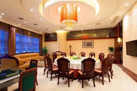 Gongxiang International Hotel Отели рядом с достопримечательностью «Xiangyang Vocational and Technical College»