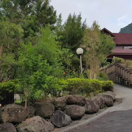 New Zealand Aohua Hot Spring Villa Отели рядом с достопримечательностью «Станция Yuli»