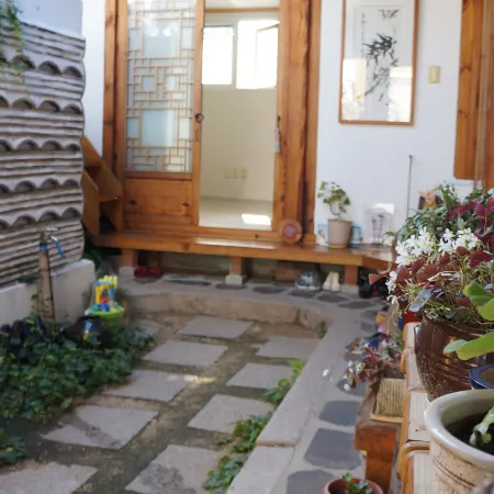Inwoo Guesthouse Отели рядом с достопримечательностью «Галерея Rho»