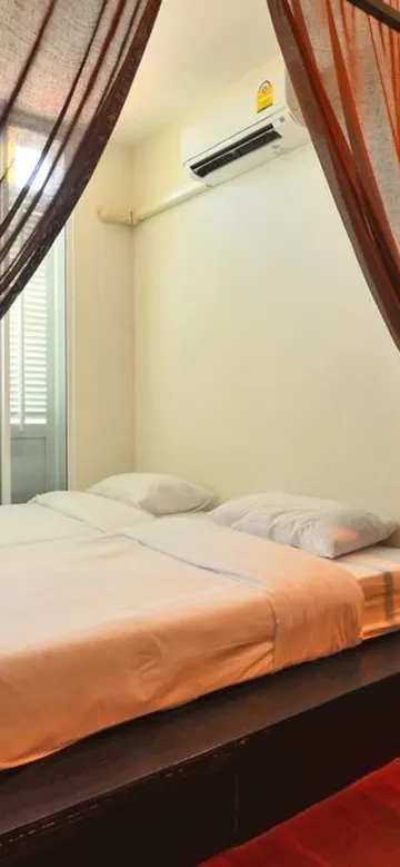 ห้องสแตนดาร์ด เตียงใหญ่ 1 เตียง มีระเบียง