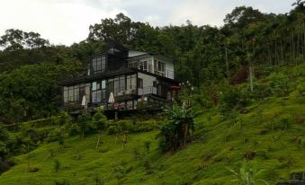 Sayan Four Seasons Bed and Breakfast