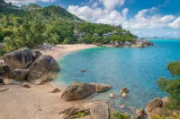 Coral Cliff Beach Resort Samui - Beach