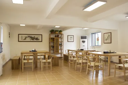 Sijiu Shuyuan Hostel Отели рядом с достопримечательностью «Xincun Gymnasium»