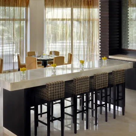 Mövenpick Jumeirah Lakes Towers Отели рядом с достопримечательностью «Пляж JBR»