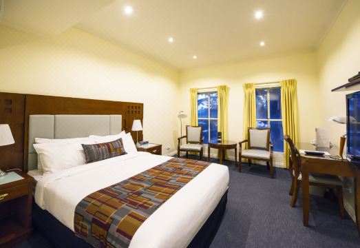 베스트 웨스턴 플러스 버킹엄 인터내셔널의 야외 수영장