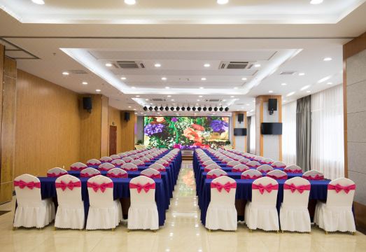 Huachen Hotel Hotel Overview