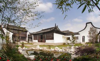 Kaiyuan Yiju Holiday Manor (Haining Yanguan Guanchao Resort Park)