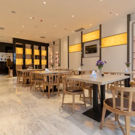 Lavande Hotel (Xinji Lucheng Commercial Plaza)