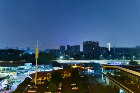 Ibis Hotel (Guangzhou pazhou Convention and Exhibition Center Haizhu Wetland Park)