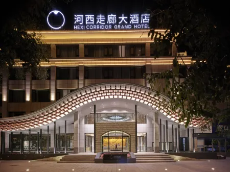 Hexi Corridor Grand Hotel Отели рядом с достопримечательностью «Mingsha Mountain And Crescent Spring»