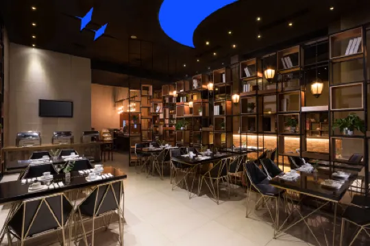 Spring Time Hotel (Guangzhou East Station Yantang Metro Station) Отели рядом с достопримечательностью «Guangzhou Zoo Happy World»