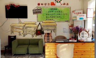 Zhiqingchun Theme Youth Hostel