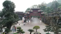 Ancient Spring Hotel (ShiQian Ancient Hot Spring Scenic Area Branch) - Park Yeri