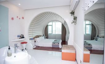 Xinzheng Lanhai Theme Hotel (Zhengzhou Economic and Trade College Gaopoyan Branch)