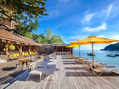 Beach Club by Haadtien