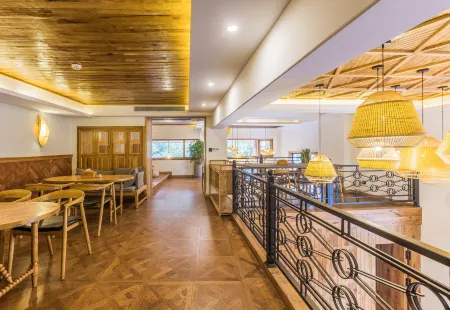 Qinglu Guesthouse Отели рядом с достопримечательностью «Anji Library»