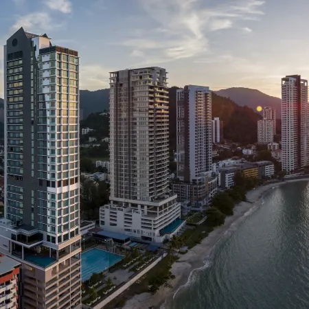 Hompton Hotel by The Beach