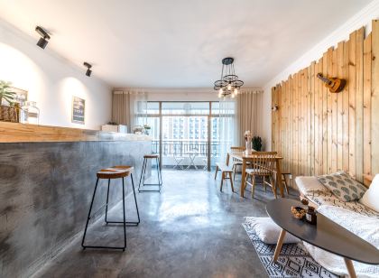 Xiaoyinmeisu·High-altitude View Designer B&B (Guiyang Huaguoyuan Songhua Road Subway Station Branch)