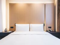 杭州未来科技城亚朵轻居酒店 - 轻享大床房
