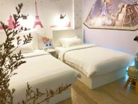 玖隆湾精品公寓(珠海横琴海洋王国店) - 长颈鹿与埃菲尔铁塔3D双床房