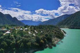 Nyingchi Zangnan Taogu Hotel