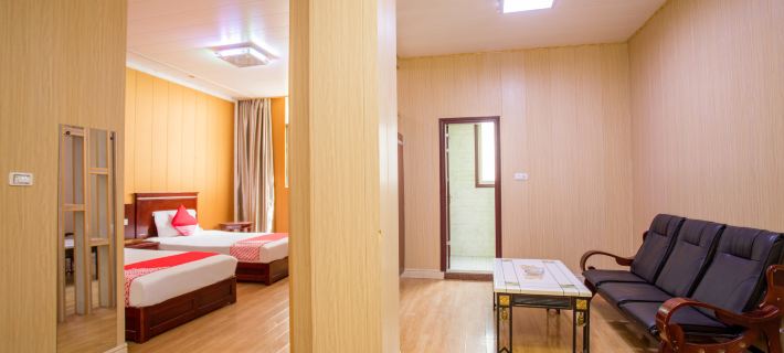 Jinxiu Jiangnan Business Hotel Hotele w: Powiat Badong