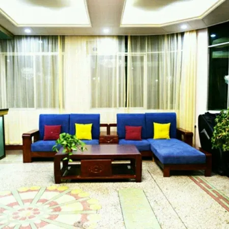Ningshan Crown Fengxuan Hotel