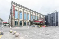 โรงแรม ฮอลิเดย์ การ์เด้น - ที่มีบาร์