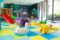 Days Hotel Hainan Baoting - Family