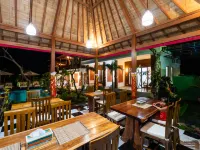 Lembongan Cempaka Villa & Restaurant Отели рядом с достопримечательностью «Пляж Лебао»