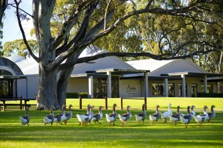 Serafino McLaren Vale Отели в г. Хакхем