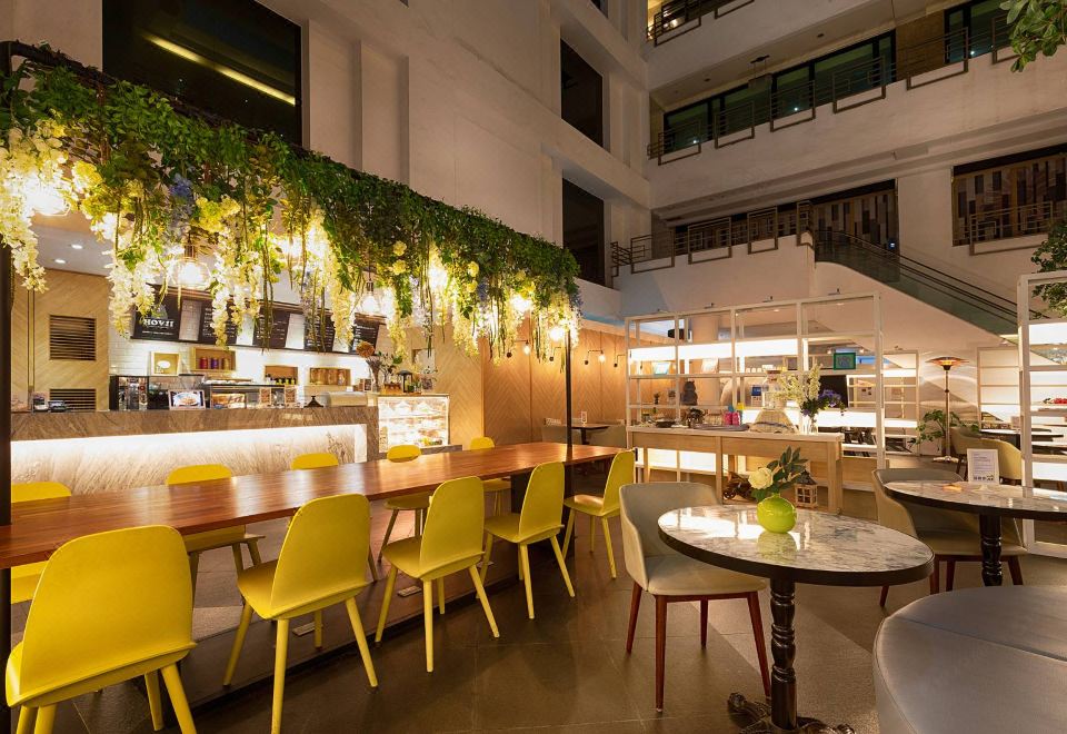 1. 하워드 플라자 ..