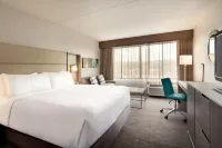 Crowne Plaza Englewood Hotels in Teaneck