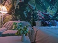 广州斯尼原创艺术主题公寓 - 温馨浪漫大床房