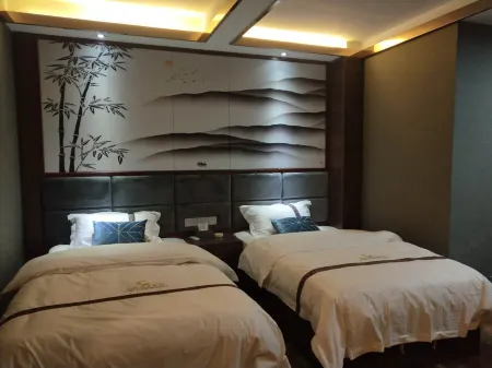 Shizhu Lianyi Business Hotel