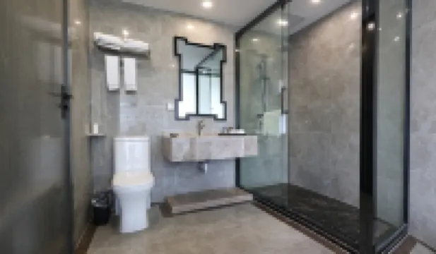 Ruiyi Hotel (Near Yangsigang Bridge, Wuhan Int'l Expo Center)