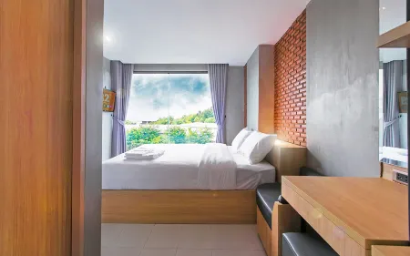 B2 Mukdahan Boutique and Budget Hotel Отели рядом с достопримечательностью «Chao Mae Song Nang Phi Nong Shrine»