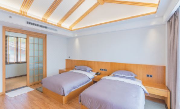 Julong Town Longgu Mountain House