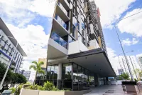 Brisbane One Apartments by CLLIX Hotel dekat State Library Of Queensland