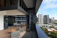 Brisbane One Apartments by CLLIX Hotels in Milton