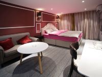 成都益洲酒店公寓 - 浪漫温馨大床房